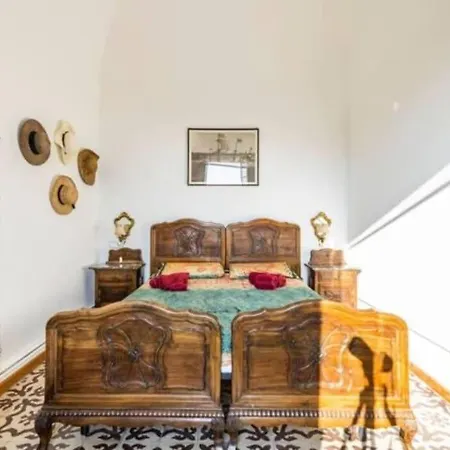 Massa - Dimora Storica Con 12 Camere, Accoglie 30 Persone Calice Ligure