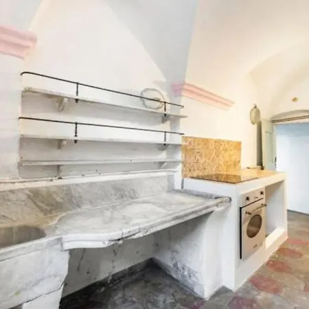 Villa Massa - Dimora Storica Con 12 Camere, Accoglie 30 Persone *