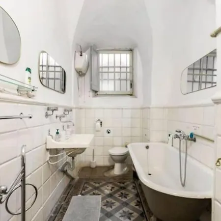 Villa Massa - Dimora Storica Con 12 Camere, Accoglie 30 Persone *