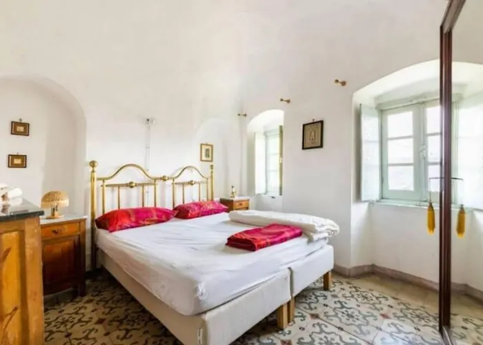 Massa - Dimora Storica Con 12 Camere, Accoglie 30 Persone * Calice Ligure
