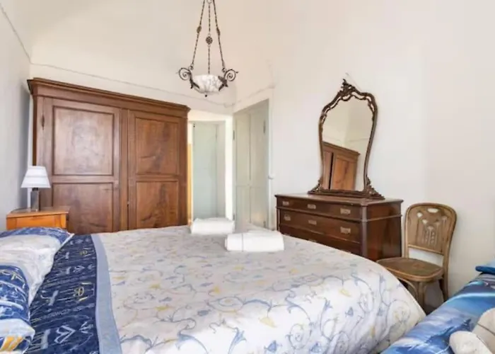 Villa Massa - Dimora Storica Con 12 Camere, Accoglie 30 Persone