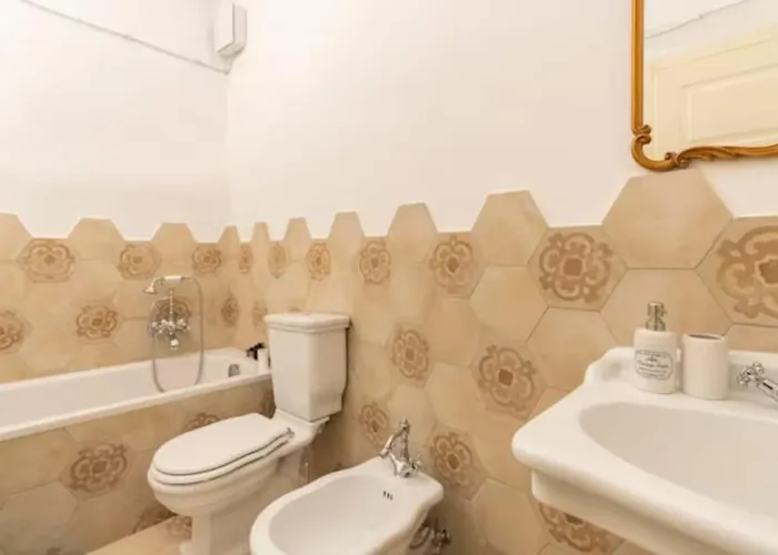 Villa Massa - Dimora Storica Con 12 Camere, Accoglie 30 Persone Calice Ligure