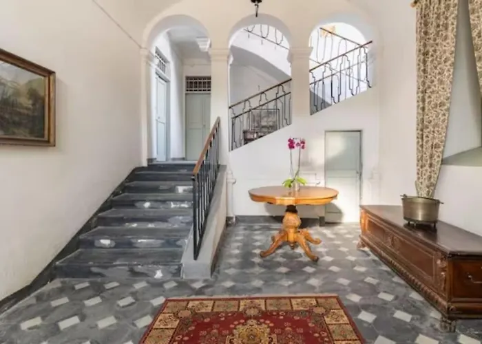 Villa Massa - Dimora Storica Con 12 Camere, Accoglie 30 Persone Calice Ligure